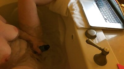 مرد خوش شانس خواهران سکسی خود را فیلم سوپر خارجی کیفیت بالا در حمام ضبط می کند